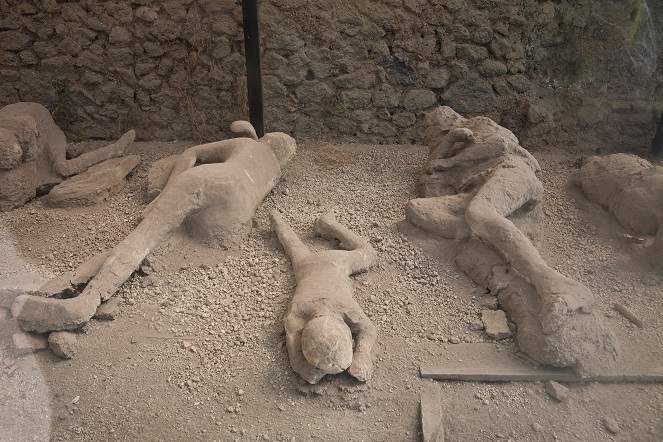Beberapa potret manusia yang ada di Pompeii [Image Source]