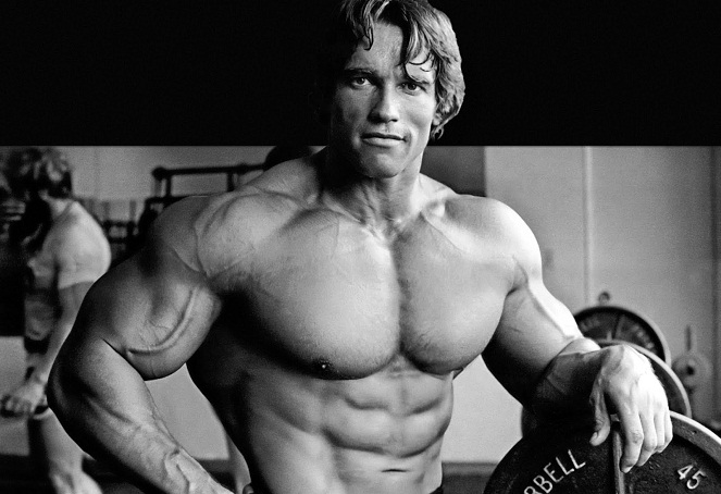 Arnold Schwarzenegger ketika masih berkutat dengan aktivitas binaraga [Image Source]