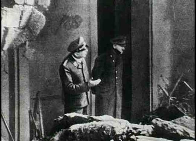 Foto Hitler Sehari Sebelum Bunuh Diri
