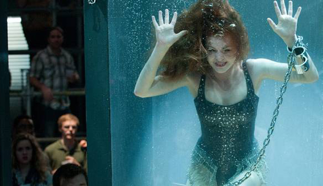 Isla Fisher dalam Film Now You See Me [Image Source]