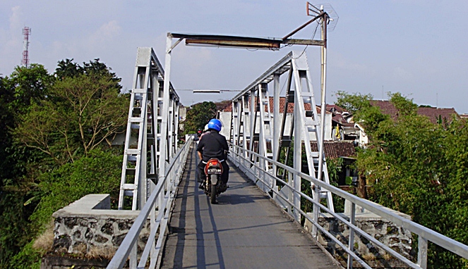 Jembatan Pelor Malang (Shiratal mustaqim) [image source]