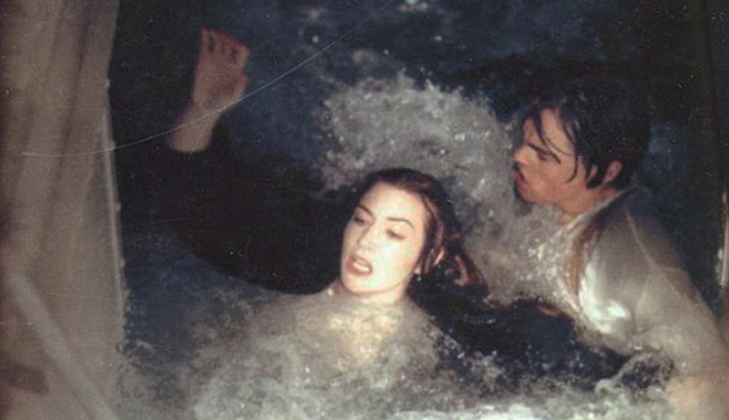 Kate Winslet di Film Titanic [Image Source]