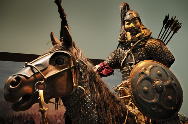 Pasukan Mongol Dipimpin Genghis Khan [image source]