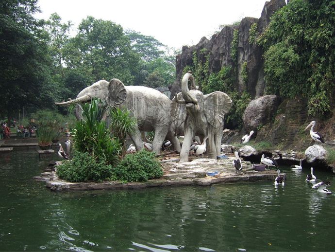 Patung Gajah Yang Berada Di Kawasan Kebun Binatang Ragunan