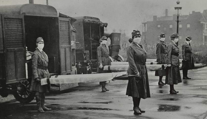 Petugas Palang Merah dalam pandemik Spanish Flu 1918 [Image Source]