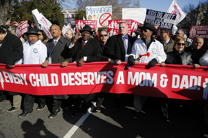 Aksi protes menentang keputusan tentang legalitas hubungan sesama jenis di Amerika [Image Source]