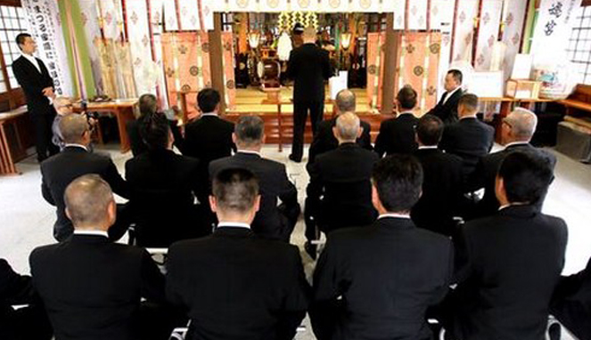 Sakazukigoto adalah ritual inisiasi anggota yakuza [Image Source]
