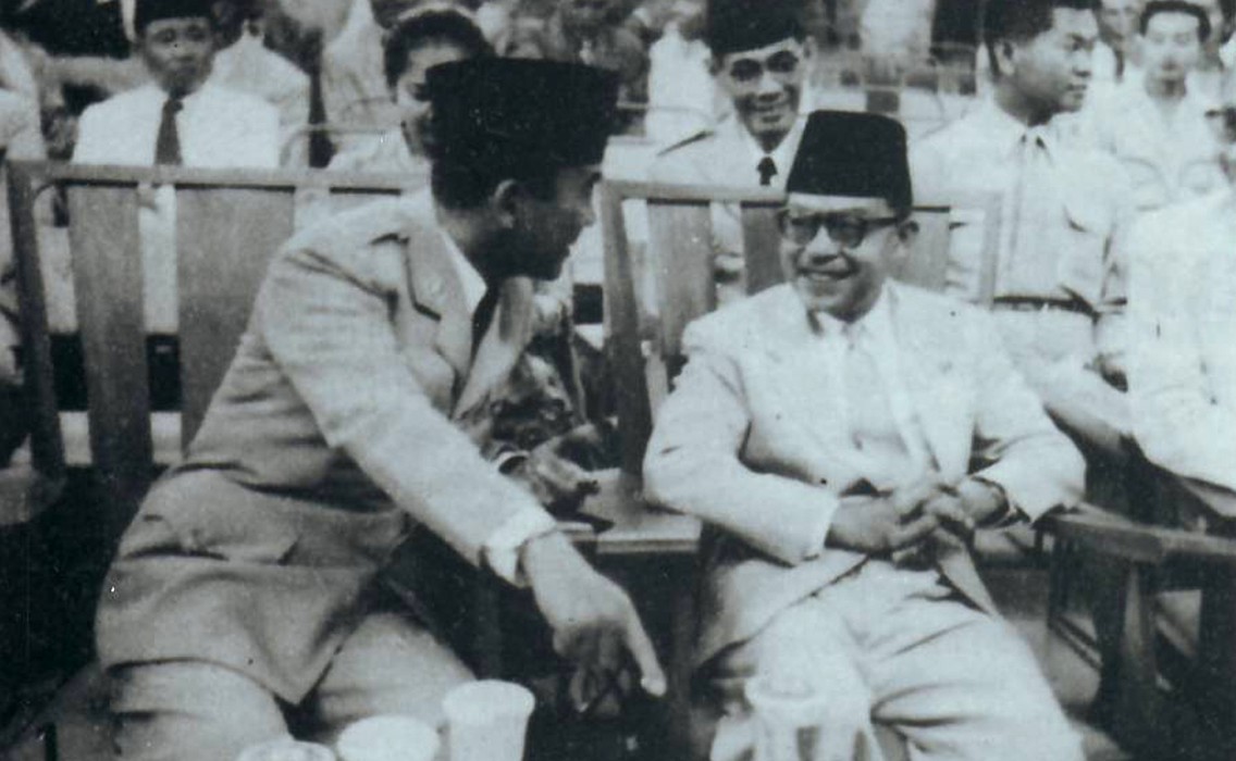 Pidato Soekarno menggerakkan, tulisan Bung Hatta menginspirasi [Image Source]