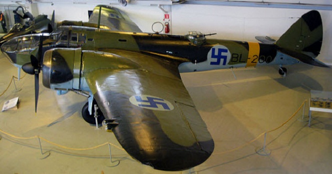Hakaristi di pesawat perang Finlandia [Image Source]