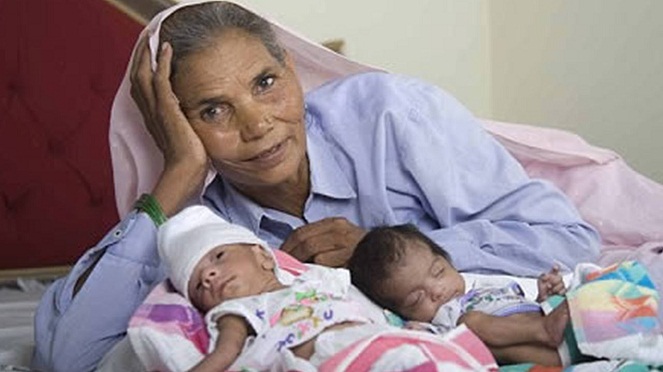 Ada cukup banyak ibu berusia tua di India [Image Source]