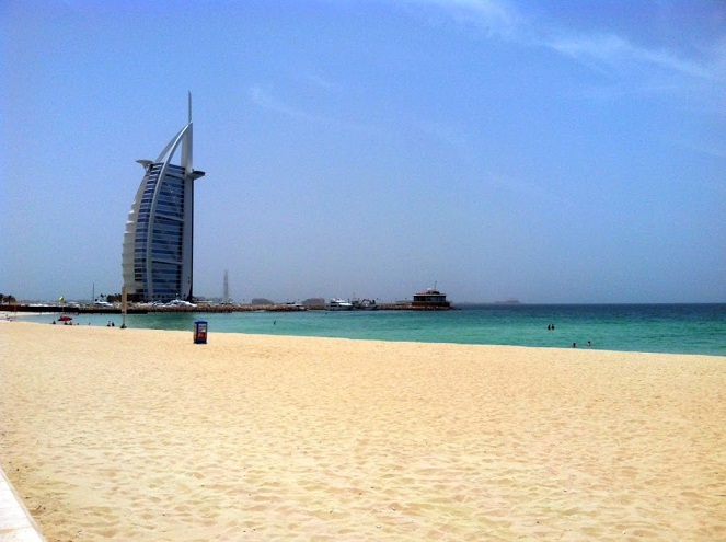 Salah satu pemandangan pantai di Dubai [Image Source]