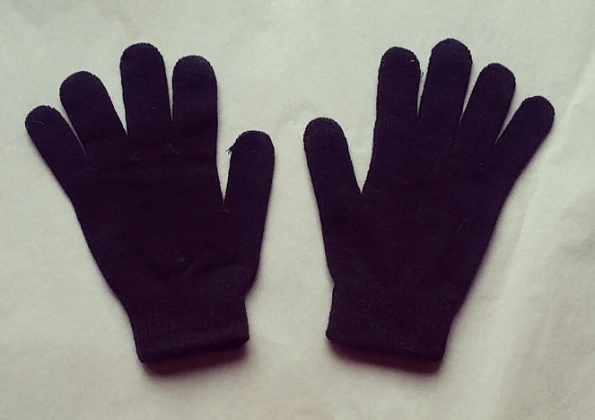 Sarung tangan bisa jadi tricky, kalau kamu menginginkan hadiah dari orang lain [Image Source]
