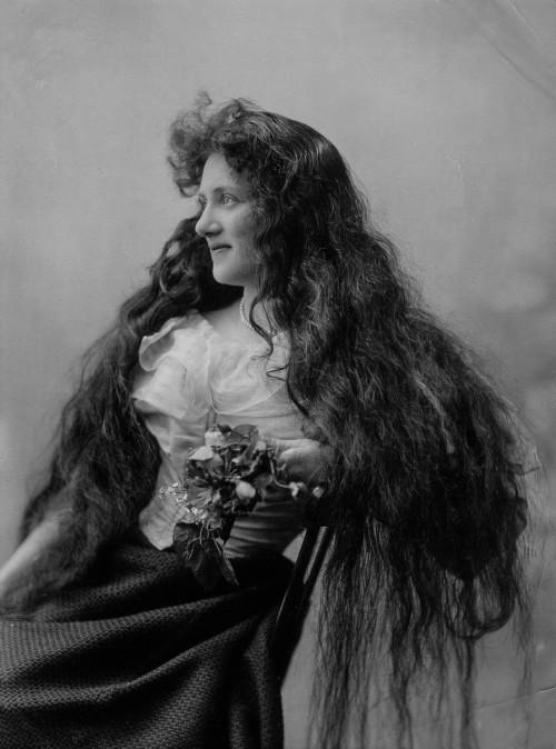 ca. 1900 --- Stage Actress Posing with Her Hair Down --- Image by © Alinari Archives/CORBIS