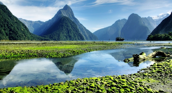 Milford Sound, Selandia Baru [image source]