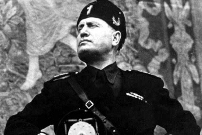 Mussolini, bengis tapi doyan minum susu [Image Source]