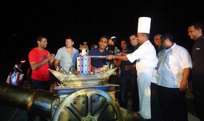 Kue tart bajak laut ini pernah memegang rekor Guinness sebagai kue paling mahal tahun 2012 [Image Source]
