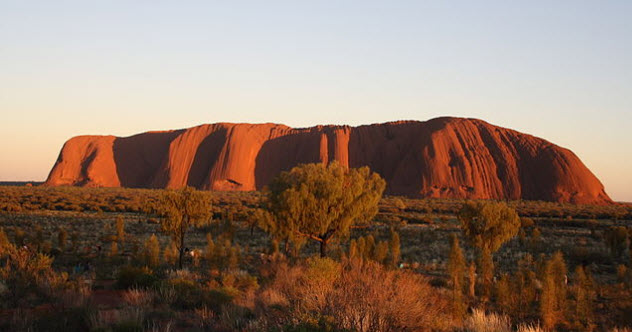 Uluru atau Ayers Rock, Australia [image source]