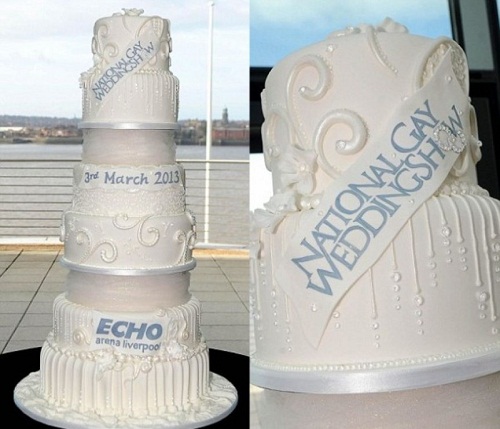 Kue mahal ini dibuat sebagai simbol perkawinan sesama jenis di Inggris [Image Source]