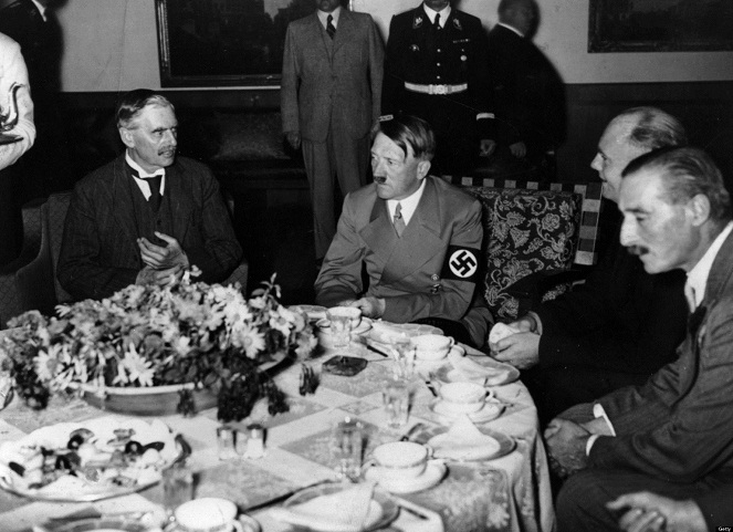 Hitler dan gaya hidup vegetarian adalah dua hal yang sebenarnya tidak cocok [Image Source]