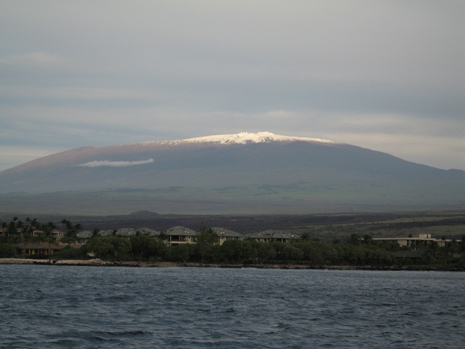 Jika diukur dari bawah lautan, maka Mauna Kea jadi yang paling tinggi di dunia [Image Source]