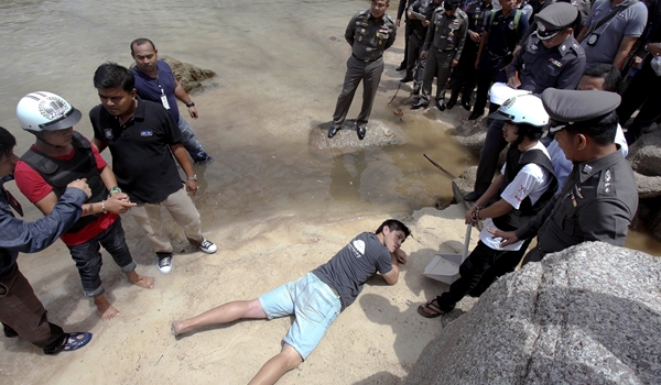 rekonstruksi pembunuhan super keji di Thailand [image source]