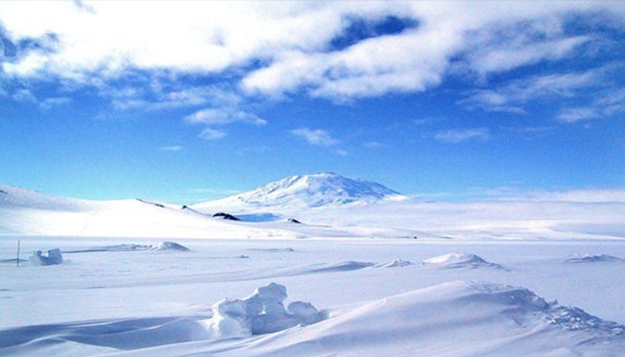 Antartika Adalah Benua Paling Dingin, Berangin, Tinggi, dan Super Kering [image source]