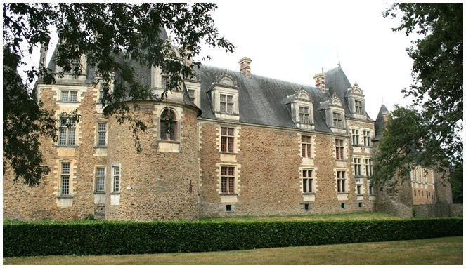 Chateau de Chateaubriant [Image Source]