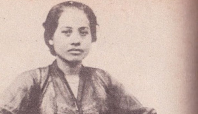 Inggit Garnasih, sosok yang memikat Soekarno muda [Image Source]