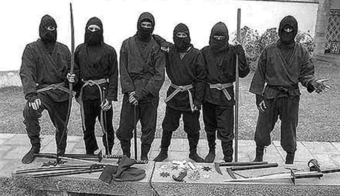 Ninja dan senjata mereka [Image Source]