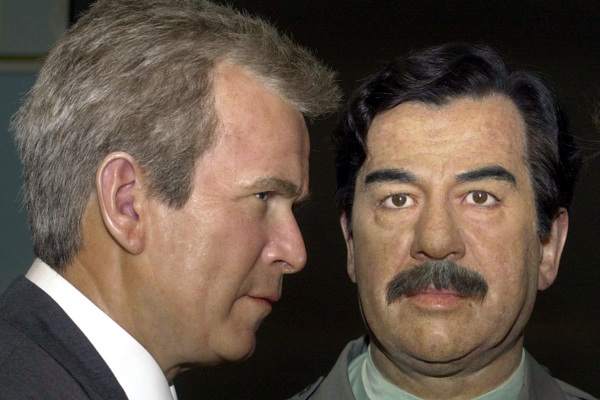 Saddam Hussein dipersenjatai oleh Amerika