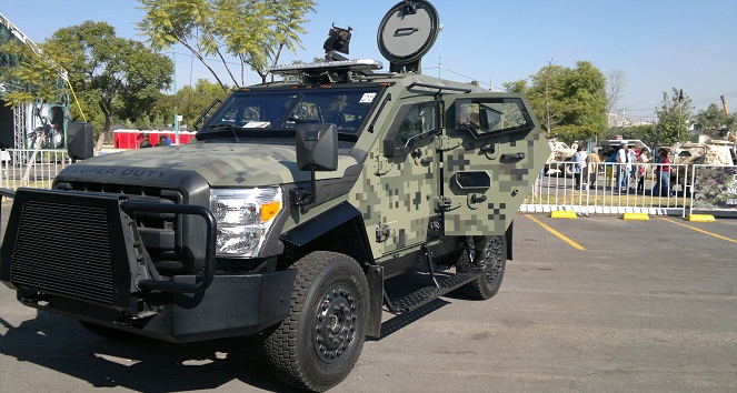Mobil SUV yang disulap jadi kendaraan militer ini bisa jadi solusi yang butuh perlindungan lebih [Image Source]