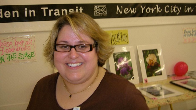 Tania Head saat menjadi Kepala Perkumpulan korban selamat WTC