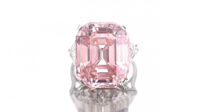 Kental dengan nuansa girly, berlian ini justru dibeli pria [Image Source]