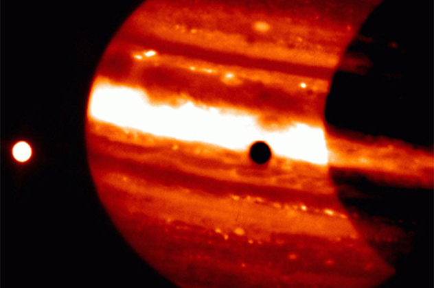 Tvashtar-Patrea - Io (Bulan dari Jupiter) [image source]