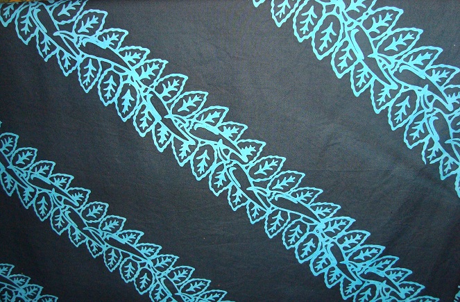 Batik Sasambo asal Nusa Tenggara juga terkenal akan ciri khasnya yang cuma bisa dijumpai di sini [Image Source]