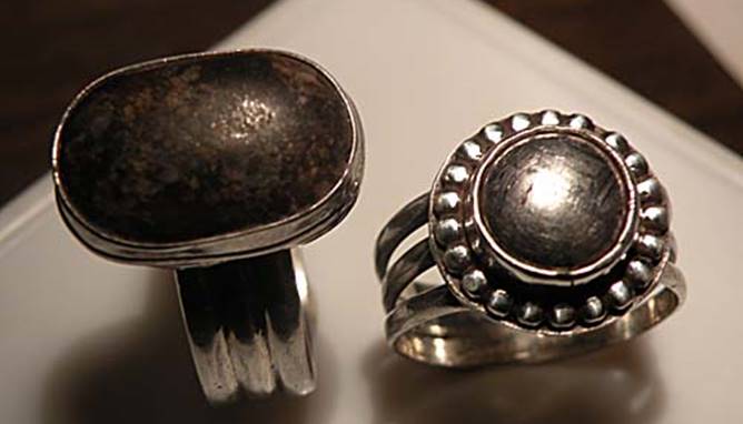 Cincin akik dari batu meteorit