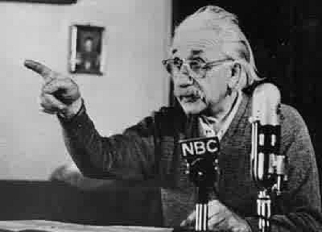 Tak sedetikpun hidup Einstein luput dari ke-kepo-an FBI [Image Source]