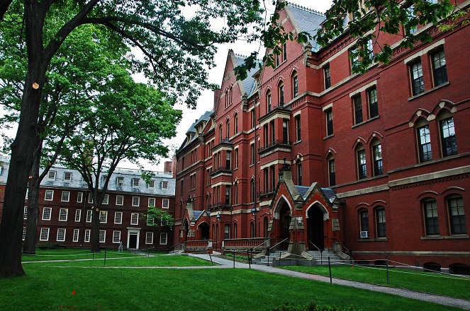 Harvard yang besar ini ternyata tidak ada apa-apa soal tes masuk jika dibandingkan Hamburger University [Image Source]
