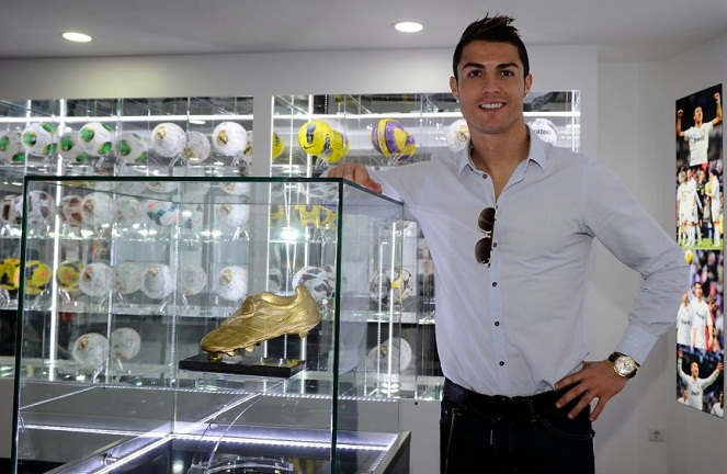 Satu lagi yang membedakan antara keduanya, Ronaldo punya museum sendiri [Image Source]