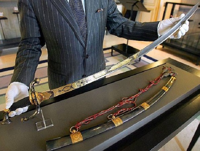 Pedang Napoleon ini adalah benda bersejarah yang sudah membunuh banyak sekali musuh [Image Source]