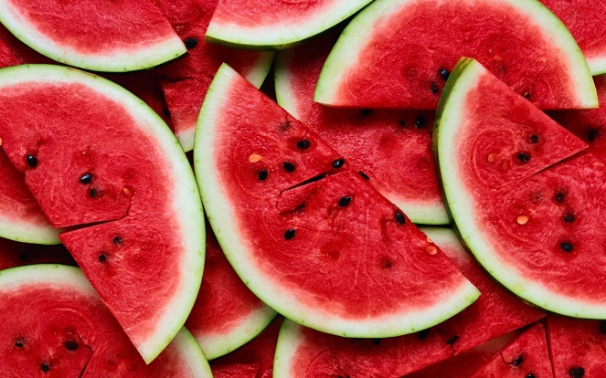 Padahal segar luar biasa, tapi makan semangka adalah hal tabu di Indiana [Image Source]