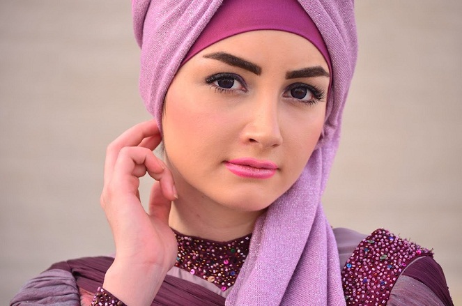 Wanita cantik Aceh identik dengan hijabnya yang makin menambah kecantikan si pemakainya [Image Source]