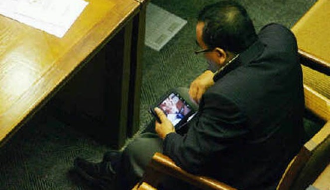 Arifinto nonton video mesum saat rapat [Image Source]
