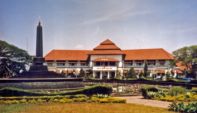 Balai Kota Malang [Image Source]