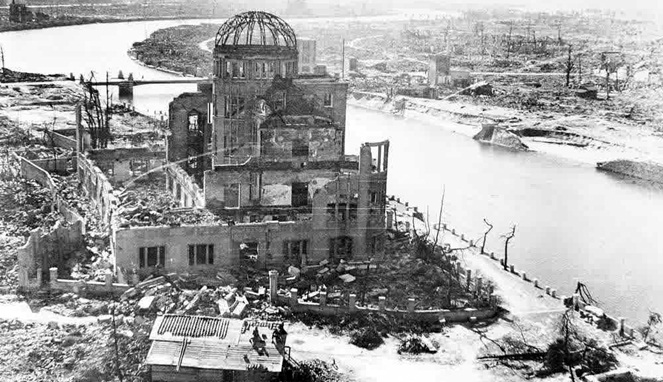 Kota Hiroshima yang hancur [Image Source]