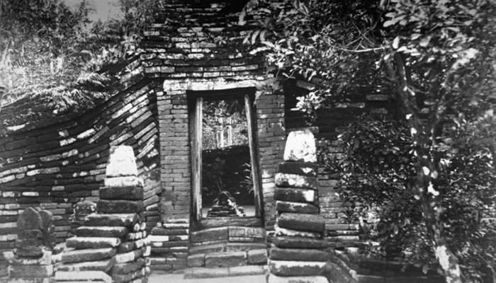 Makam putri Champa di Trowulan [image source]