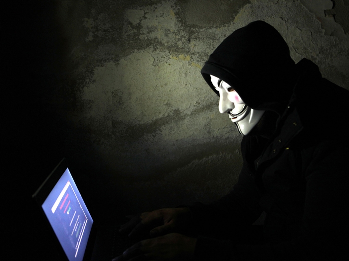 Melakukan Hacking ke Akun Perusahaan dan Negara [image source]