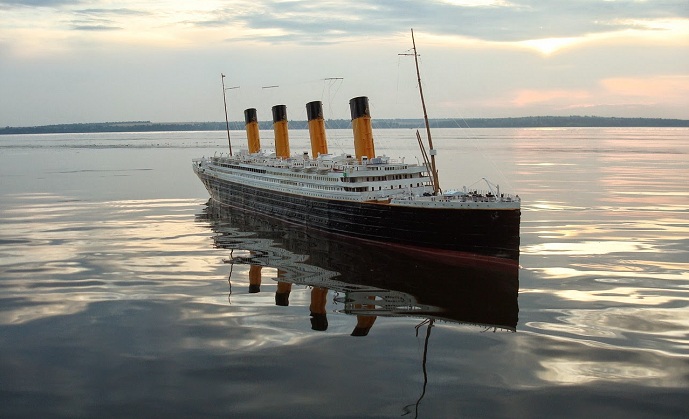 Replika kapal titanic