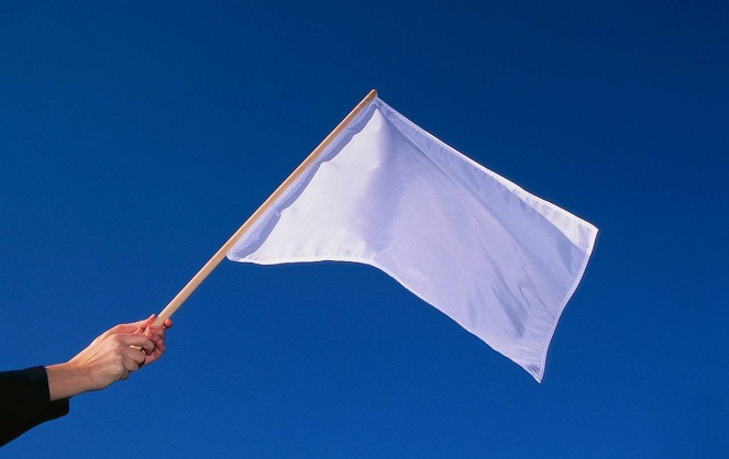 Entah kurang ide atau bagaimana, Perancis pernah memakai bendera berwarna putih polos [Image Source]