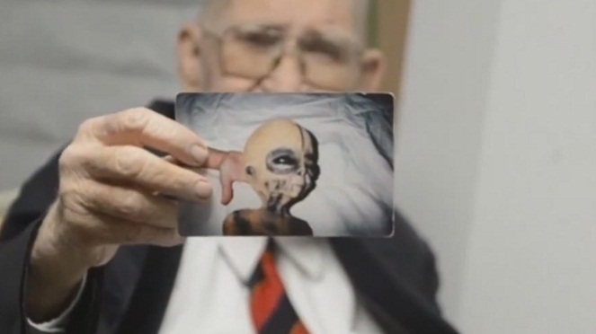 Boyd Bushman ketika mengungkapka rahasia alien di Area 51 [Image Source]